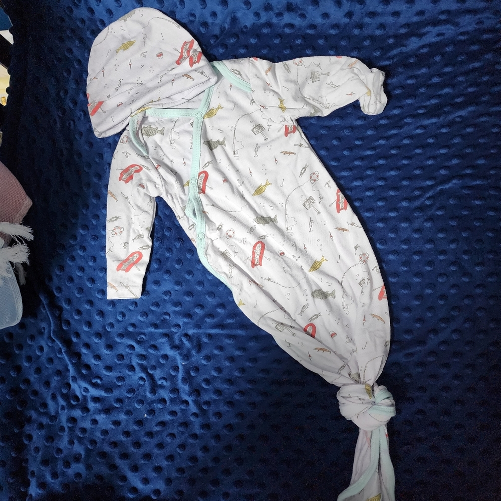 Newborn-Knotted sleep sack with matching hat